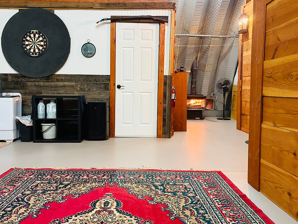 Shop Studio Apartment with wood burning fireplace and allot of open space for projects.