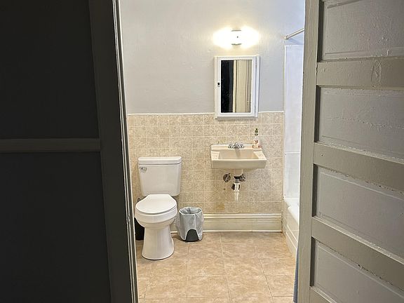 4th image of 3102 Arctic Ave APT 6