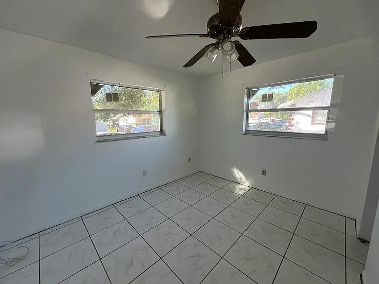 1821 SW 96th Ave — Photo 2