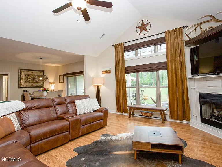 237 Rothbury Dr — Photo 7