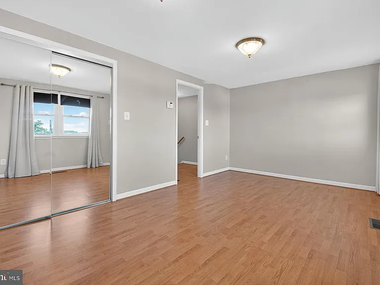 643 47th St — Photo 24