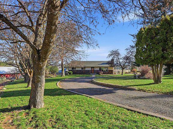 3rd image of 2416 W Hazard Rd