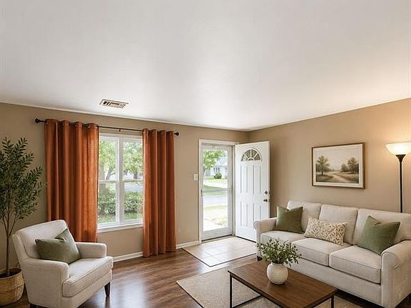 5th image of 523 Elmont Rd
