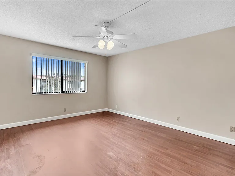 16252 Laurel Dr #201 — Photo 23