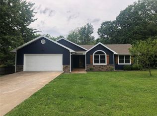 1433 Woodhill Dr, Lebanon, MO 65536