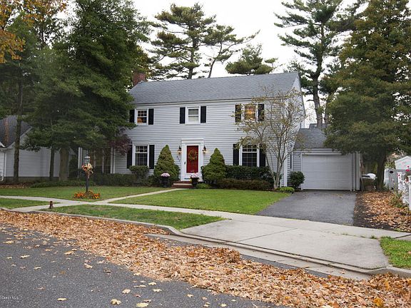2nd image of 517 Crescent Pkwy