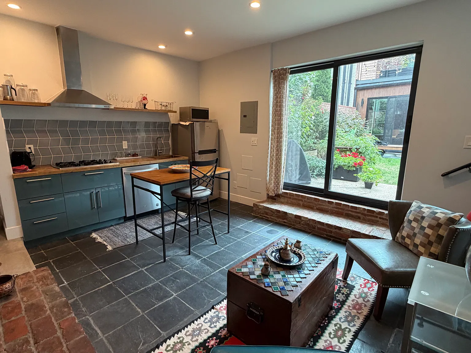 1 bed, 450 sqft, $2,850 — Photo 3