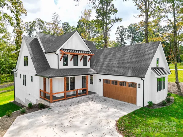 359 Mavrick Dr, Mills River, NC 28759