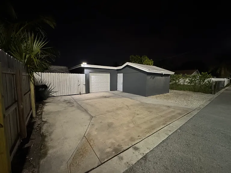 133 SW 11th Ave — Photo 21