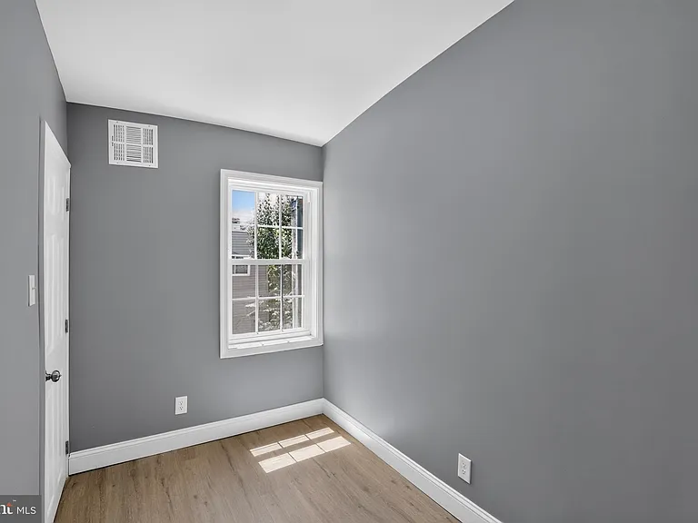 3053 Janney St — Photo 17