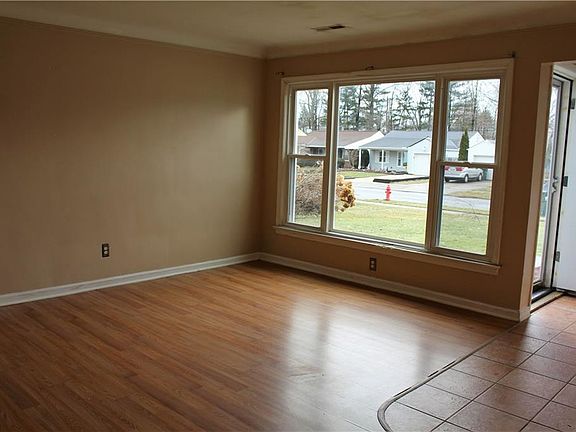 3rd image of 1190 Eastwood Ave