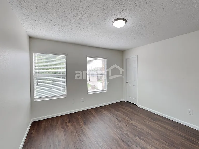 10413 Woodruff Ct — Photo 17