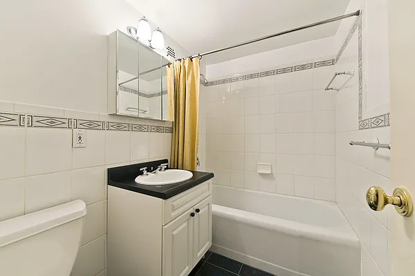 Sold by Nest Seekers International | media 15