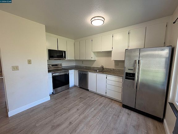 4th image of 405 Del Valle Cir