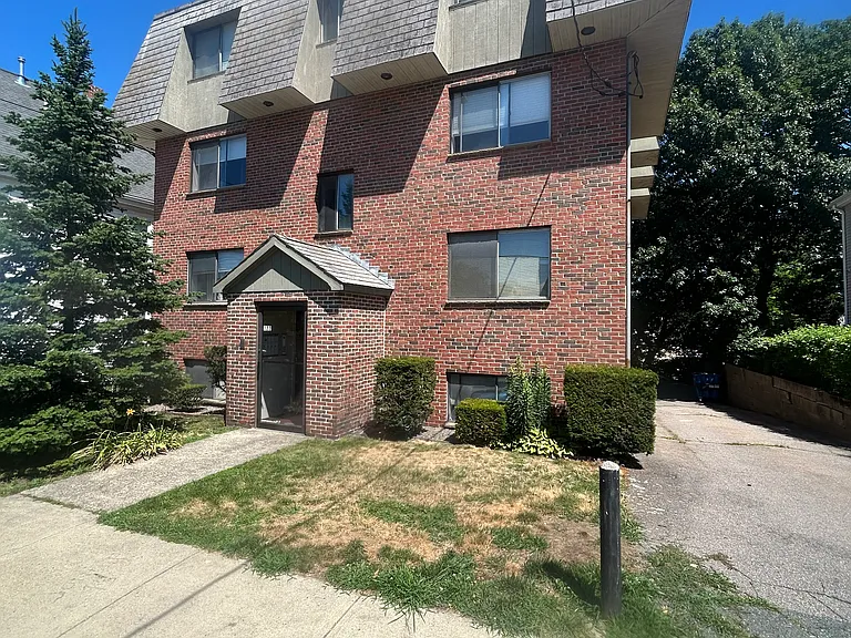122 Liberty St #E — Photo 8