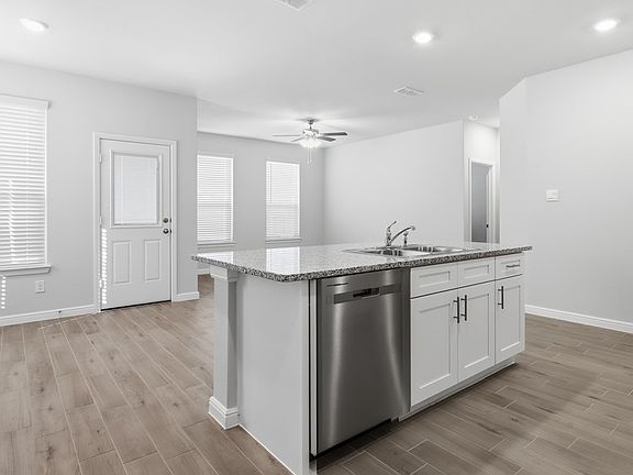 4th image of 908 Parkview Dr