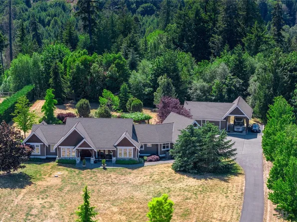 753 Rivers Edge Dr, Nanaimo, BC V9P 9L5