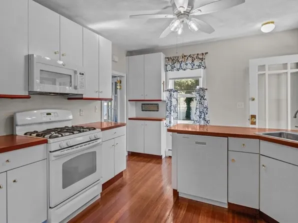 6 Vanner St #1, Johnston, RI 02919