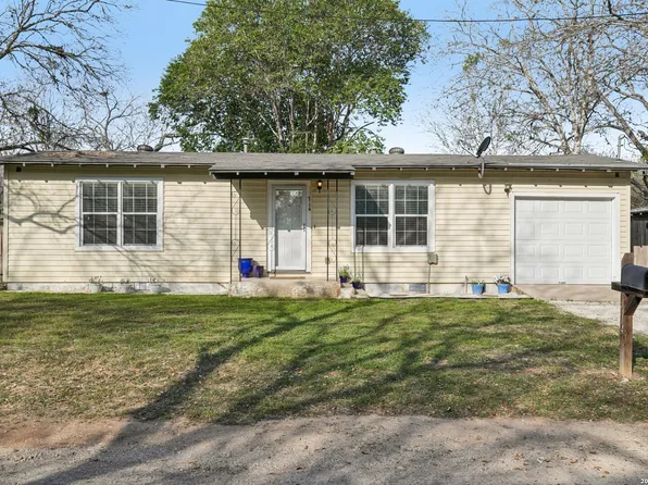714 S Milam St, Seguin, TX 78155