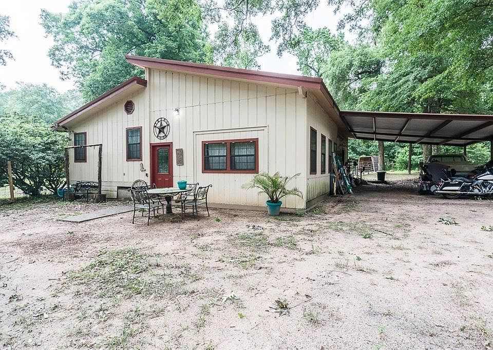 1st image of 221 Falvey Ln