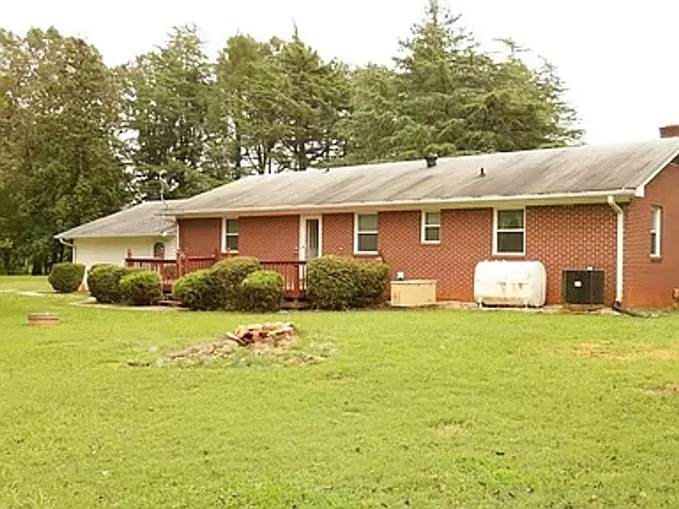 5635 Sandhill Dr — Photo 1