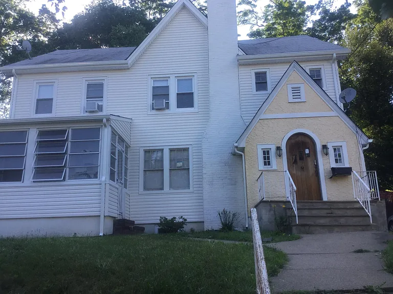 92 Mills St — Photo 1