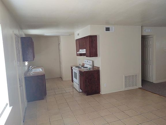 4th image of 315 Halifax Ct