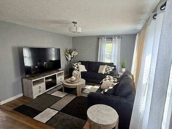 3rd image of 89 Kingman St