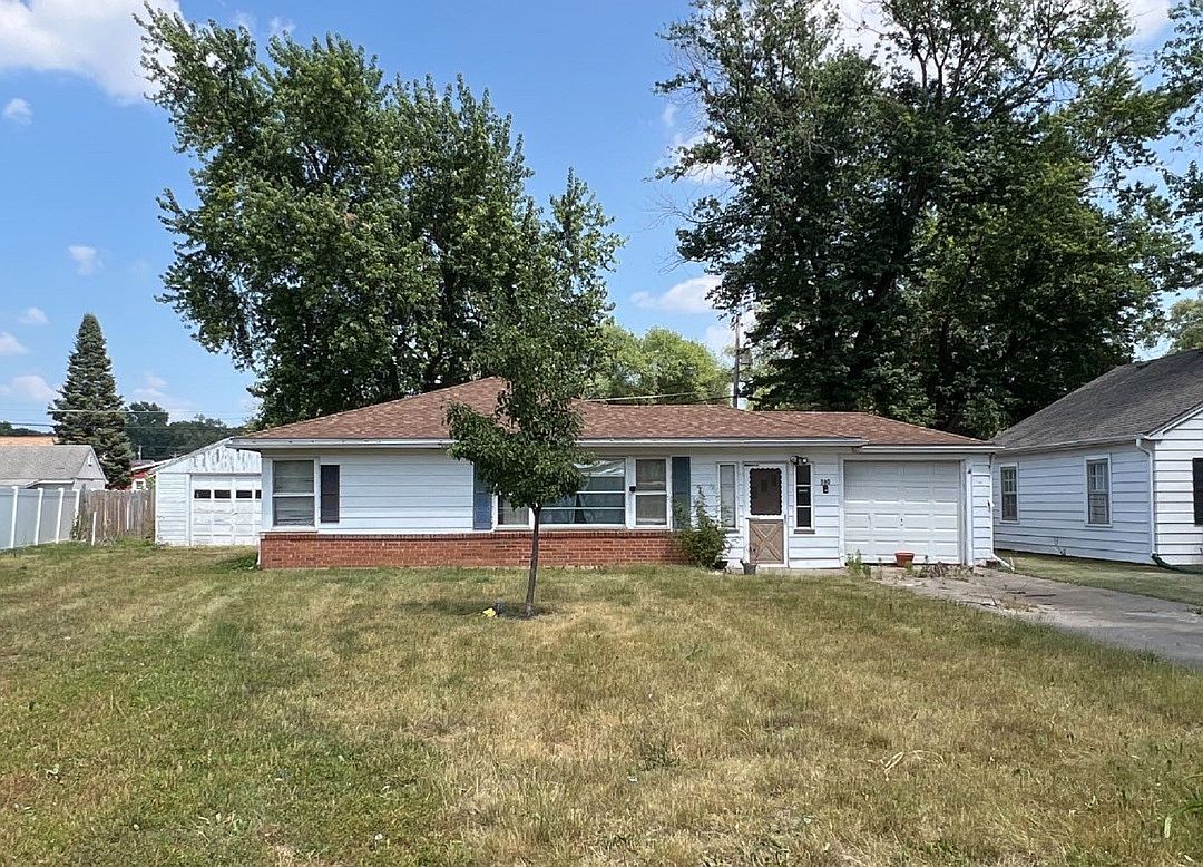 310 Forest Dr, Pekin, IL 61554 Zillow