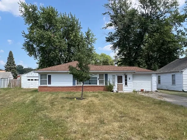 310 Forest Dr, Pekin, IL 61554