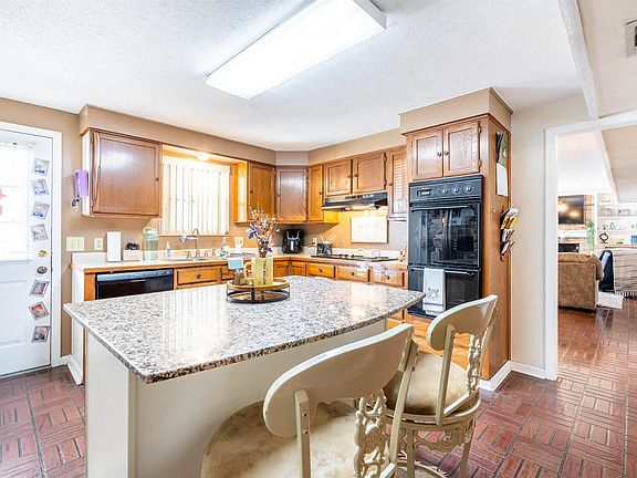 5th image of 801 Levert Dr