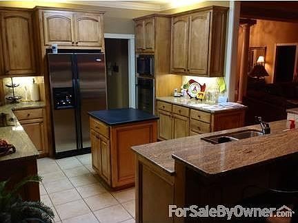 Kitchen : Stainless Whirlpool appliances, under/over cab. lighting, granite. Pull outs.