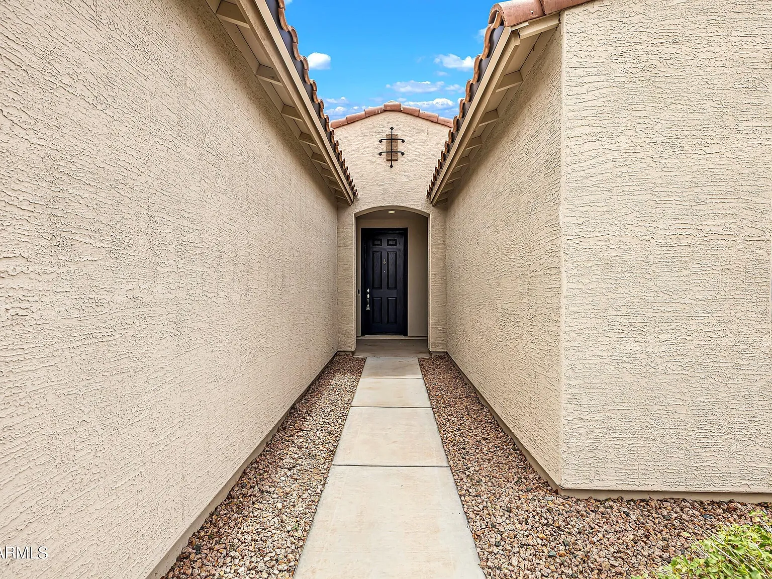 3 bed, 1963 sqft, $2,200 — Photo 3