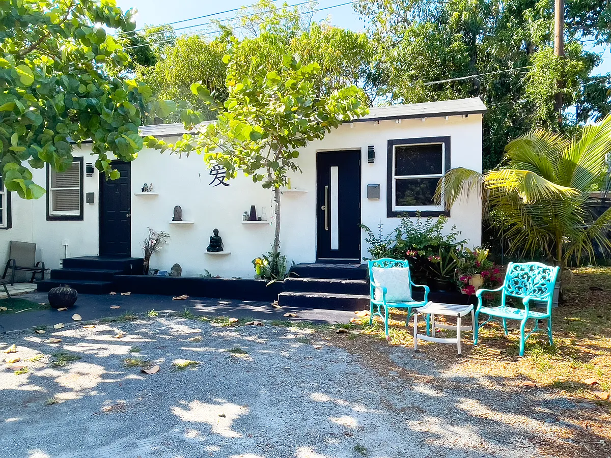 Photo 1 of 6 - 19 NW 51st St #1 - Miami, FL Primary Photo - 19 NW 51st St #1