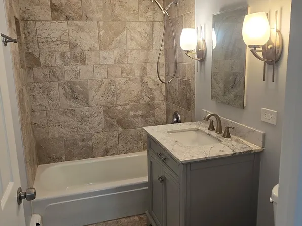 7519 Country Ln #2, Darien, IL 60561