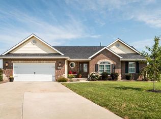 1015 Derek Dr, Columbia, IL 62236