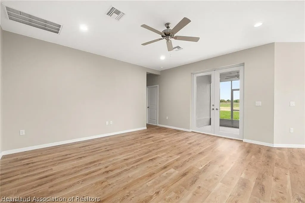 3 bed, 2.0 bath, 1686 sqft, $1,950 — Photo 2