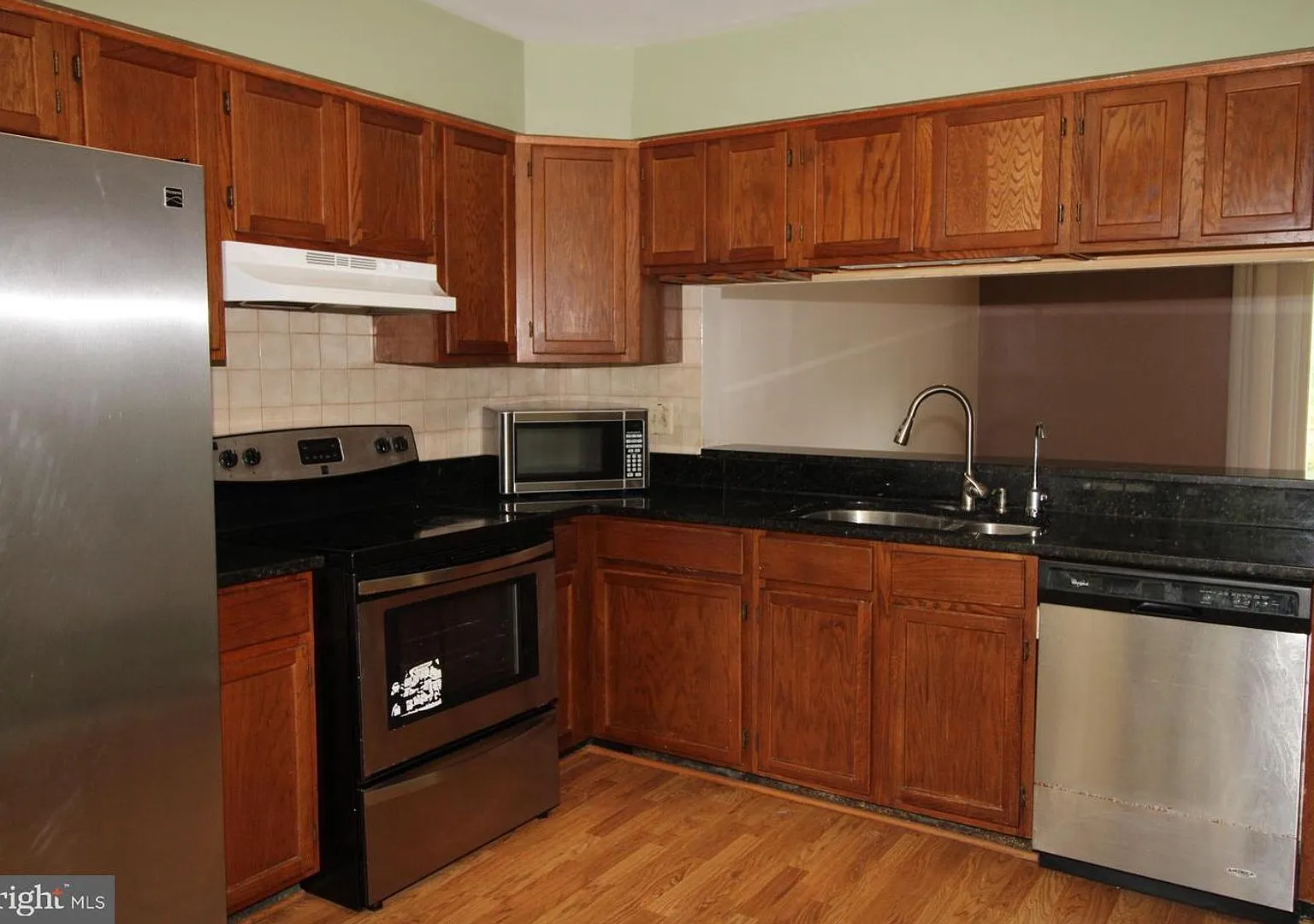 Welcome to this move-in-ready townhouse in the Brandermill community. — Photo 2