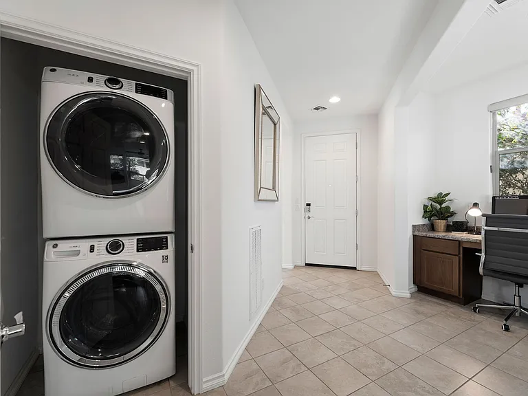 678 E Cobblestone Dr — Photo 17