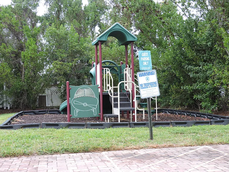 113 Hemingway Ct — Photo 17