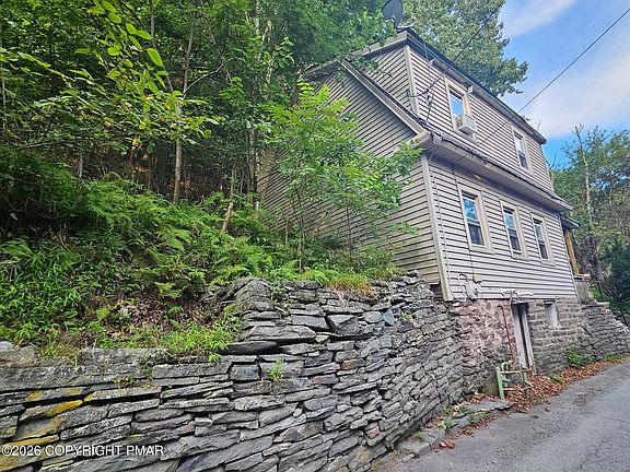 3rd image of 455 Riverside Dr