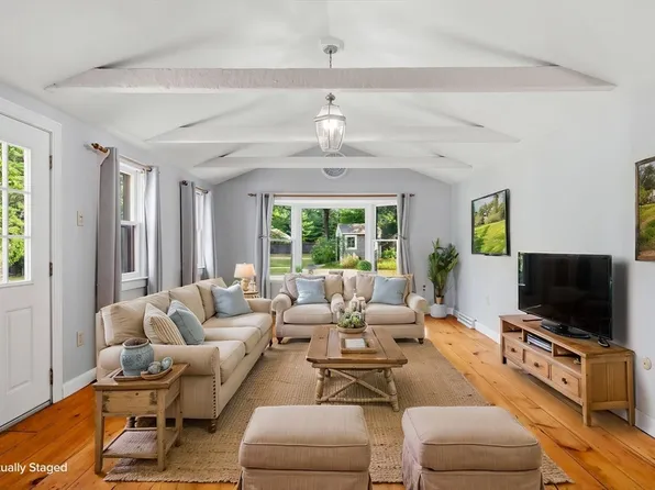 21 Pembroke St, Kingston, MA 02364