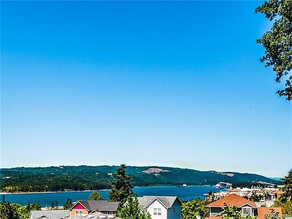 180 degree river views!