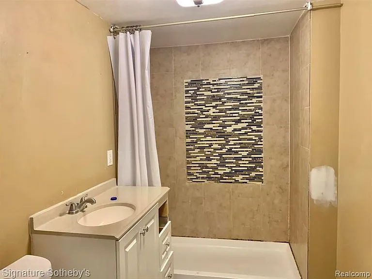 81 N Lynn Ave — Photo 29