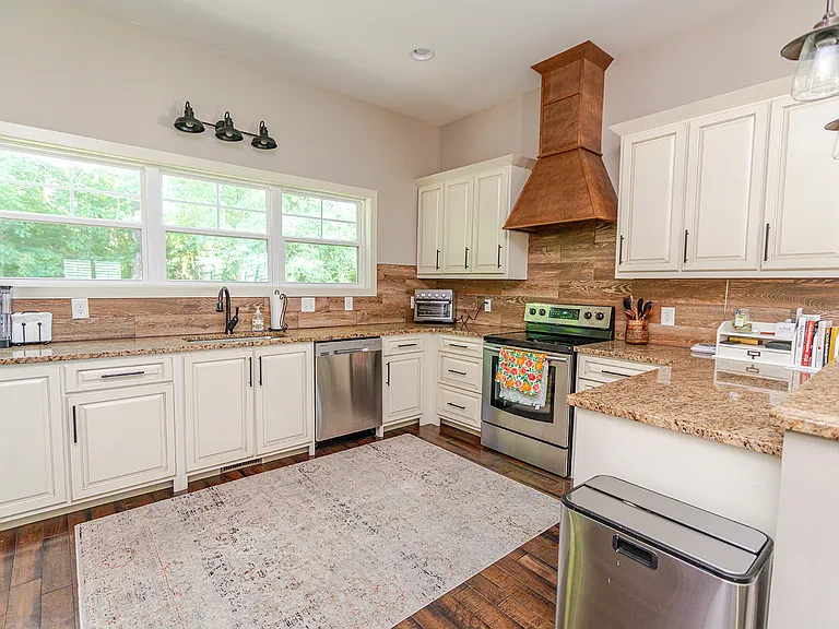 122 Timberland Dr — Photo 5