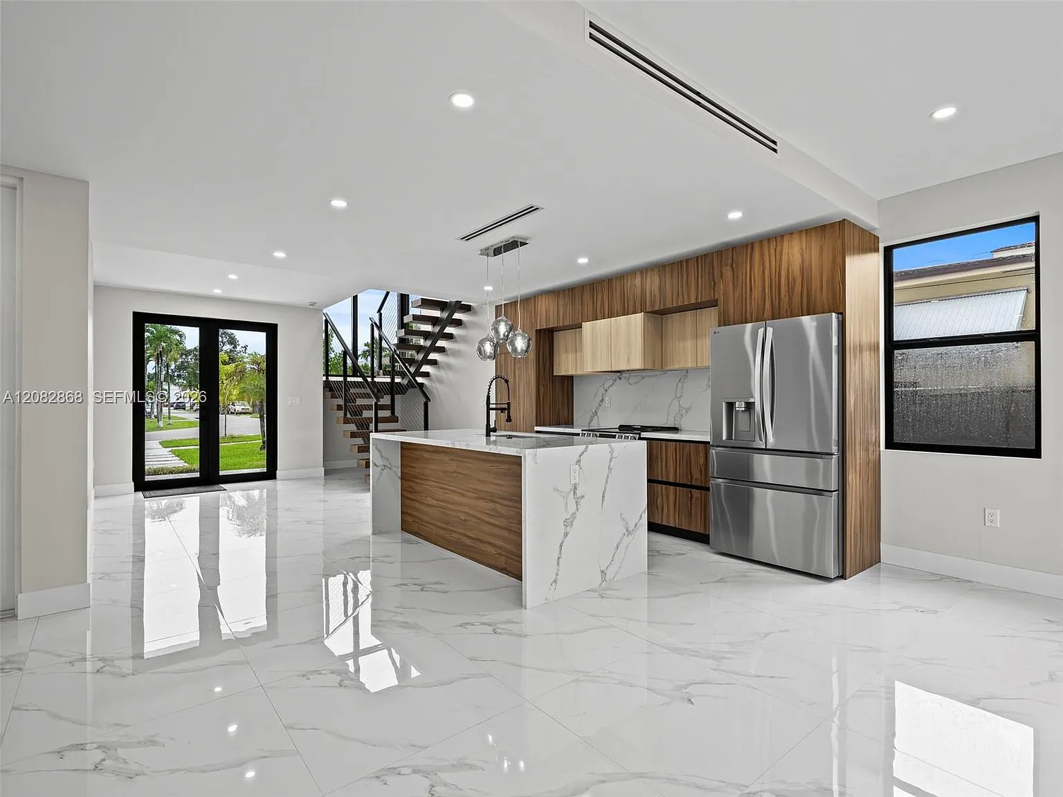 Trail Terrace Rev — Photo 2