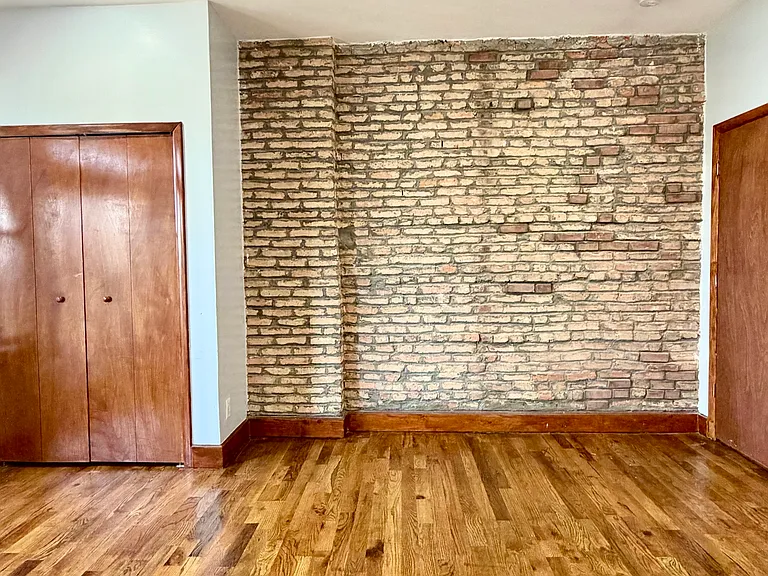 916 Whitelock St #200 — Photo 9