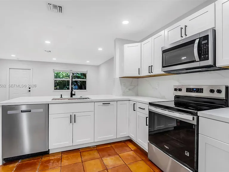 850 SW 12th Ct #850 — Photo 13