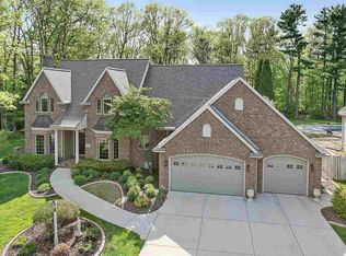 110 Stonebridge Ct, Green Bay, WI 54313