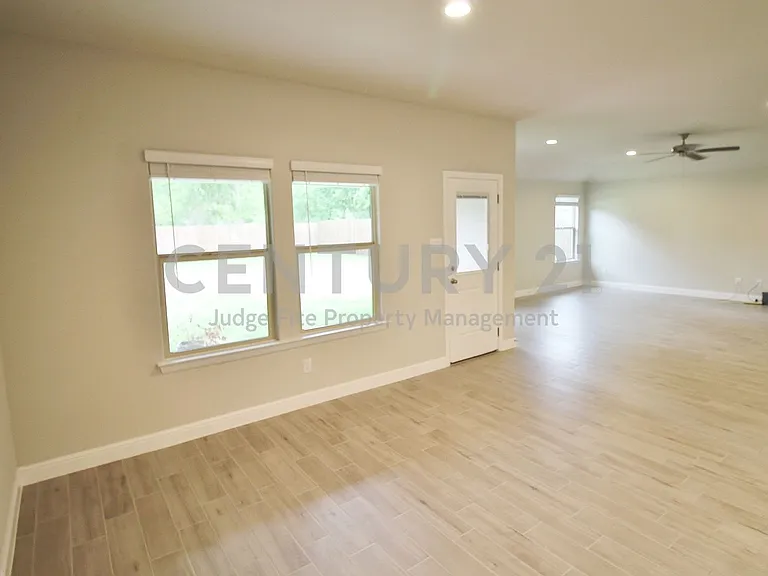 1449 Bennett Dr — Photo 5
